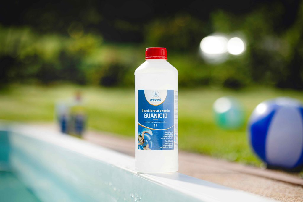 Безхлорний догляд за басейном — засоби Vodnar